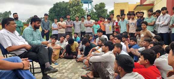 The roof of Navodaya Vidyalaya hostel leaked, students sat on strike