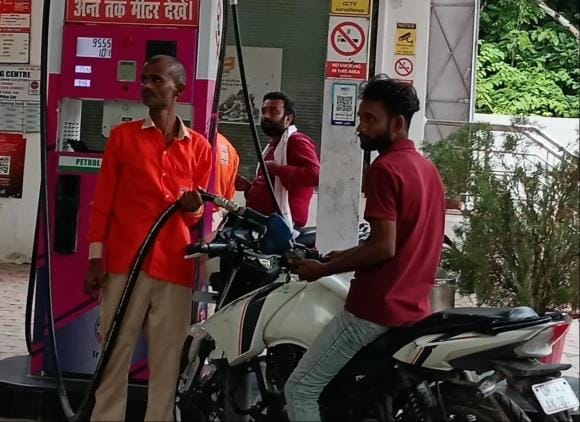 Somewhere the effect of strictness was seen, somewhere the fear of challan was seen