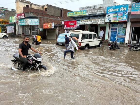 Waterlogging, traffic affected due to torrential rains in Siwani