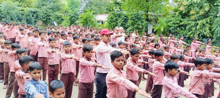 Pledge to make the school disciplined and clean