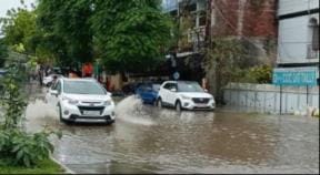 Waterlogging in streets and neighborhoods due to rain, farmer dies due to lightning