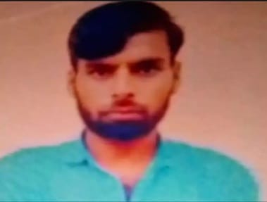 Due to sudden flood, the labourer who went to tie sugarcane in the field was swept away in Yamuna