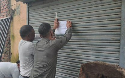 Corporation team sealed the shop for not paying the dues, 6 deposited the amount