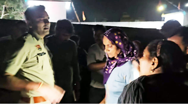 Bike rider looted jewelry worth 1.5 lakh from a woman