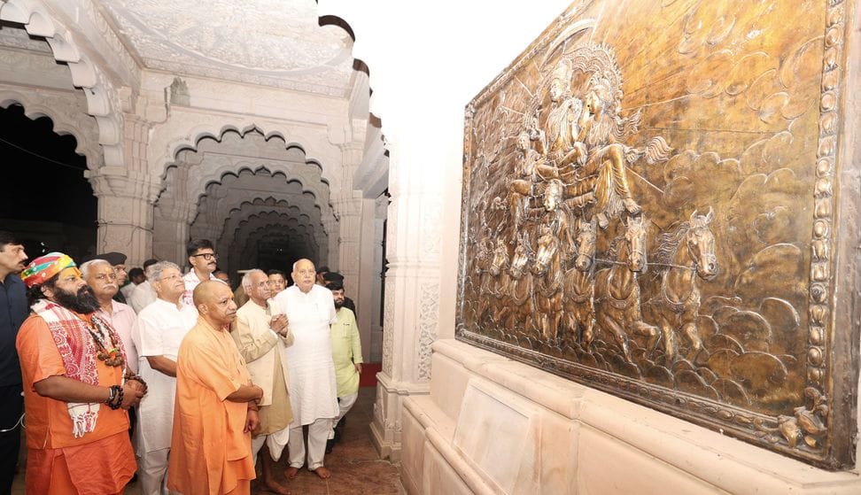 CM Yogi saw the Ram Katha being carved in the rampart