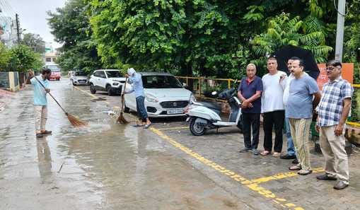 Teams engaged in cleaning campaign during rain