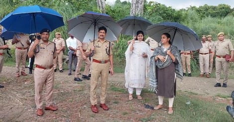 Flood like situation in Ganga, crops submerged in 12 villages, erosion intensifies