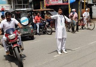 Students took care of the traffic system at Anta crossing