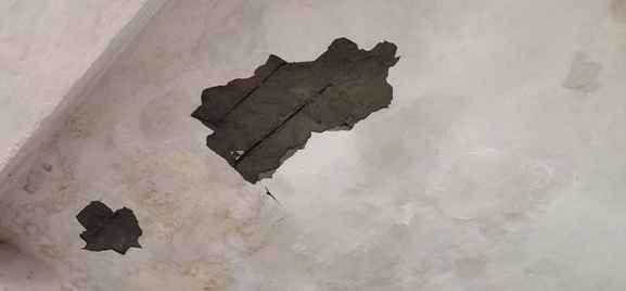 During training, the plaster of the roof of a government school fell