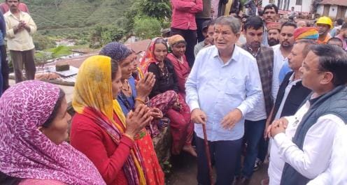 Former CM Harish Rawat heard the pain of the disaster affected people in Paunsari village