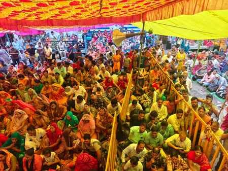 Sehore news: Faith brings closeness to God, doubt creates distance, Pt. Pradeep Mishra at Sehore Bhagwat Katha