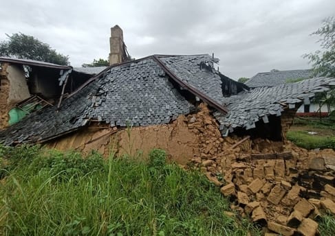 Slate-roofed houses and cattle sheds razed to the ground due to rain in Bhardata