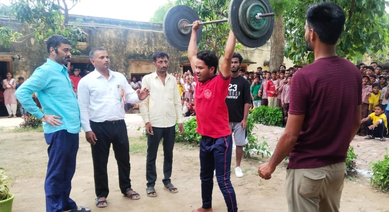 Players showed their strength in weight lifting