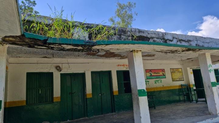 Schools have become dilapidated due to division of property, children are wandering for studies