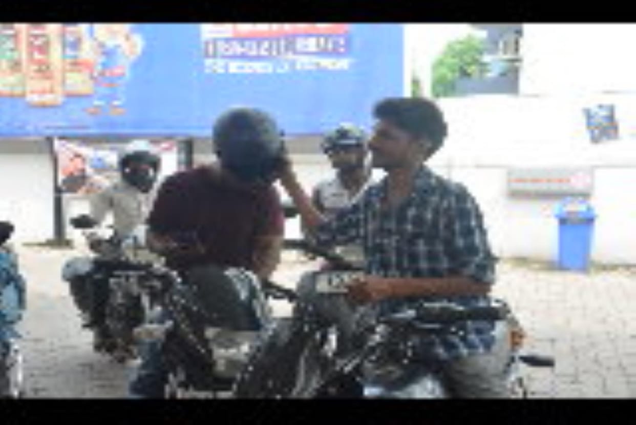 No helmet, no petrol, the campaign is failing, sale of petrol continues without helmet