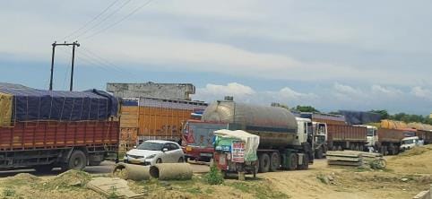 15 km long jam... everyone from the town to the border is troubled