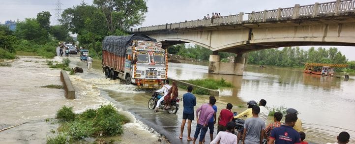 Due to rain, water filled up to two feet on the road in Bisauli, traffic closed