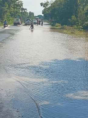 Heavy flow of water on Pilibhit-Bisalpur and Bareilly road, traffic disrupted