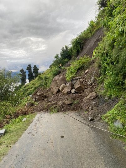 60 km road from Saluni to Sundla closed due to landslide at many places
