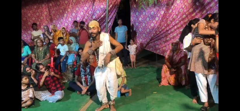 The devotees were moved by the bhajans