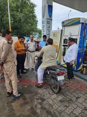 38 vehicles were challaned for not wearing helmets, 1.25 lakh rupees fine was collected