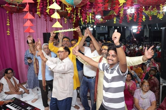 Sunderkand recitation took place on Ganesh festival, devotees danced to the hymns