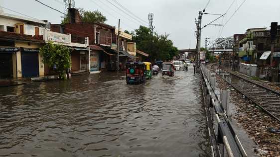 Waterlogging everywhere due to rain, people were able to come out of their homes only after noon