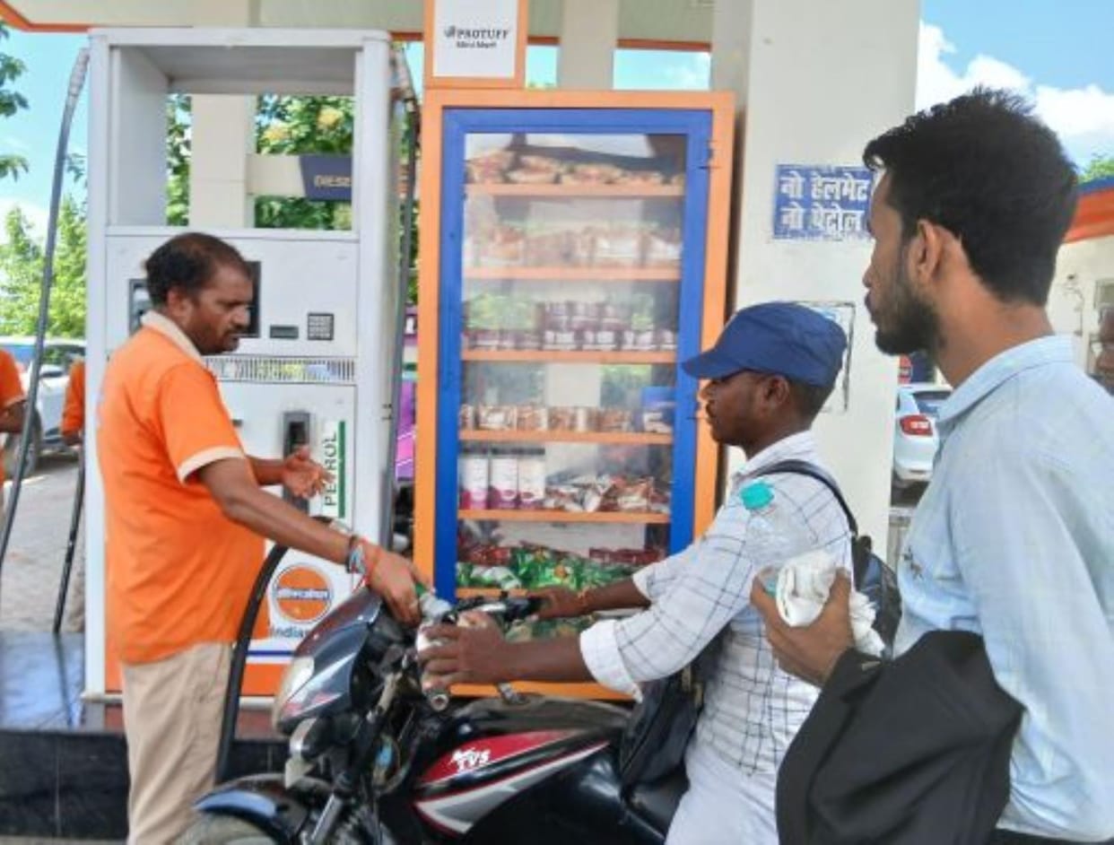 There is no helmet and full fuel here...