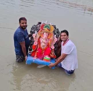 Ganpati Bappa was bid farewell with great pomp, devotees danced on devotional songs