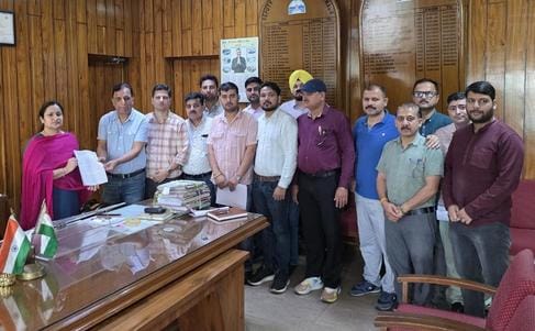 electricity board employees meet to dc