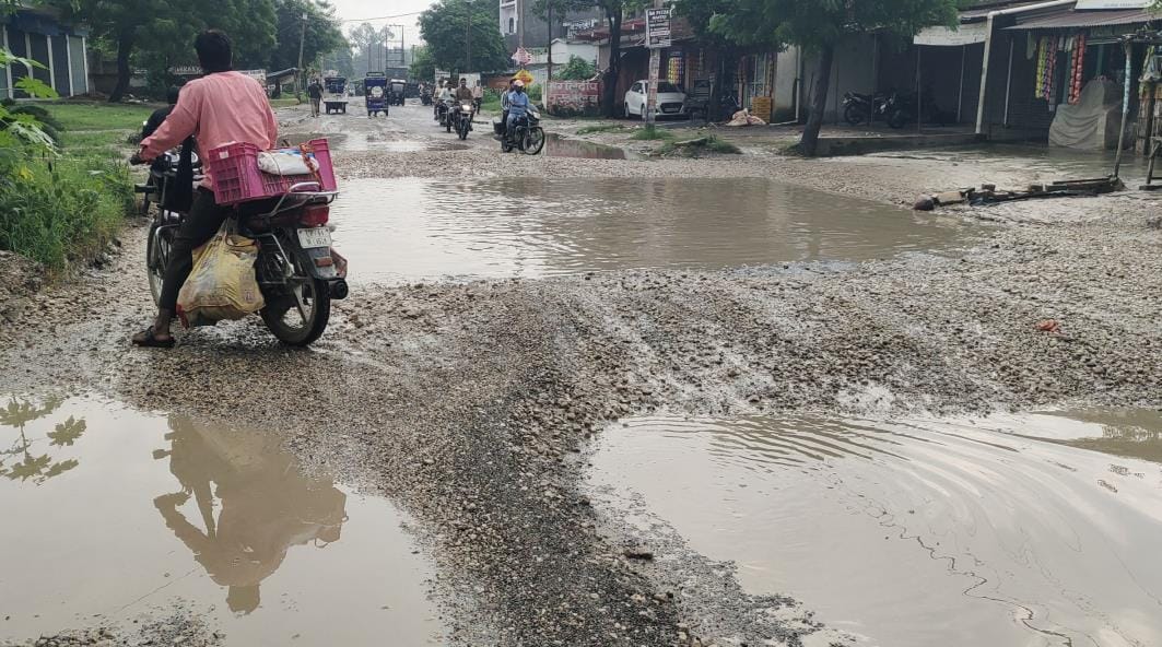 Raebareli-Ayodhya highway is covered in potholes