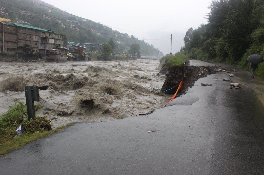 The wheels of buses stopped on 300 routes in Kullu