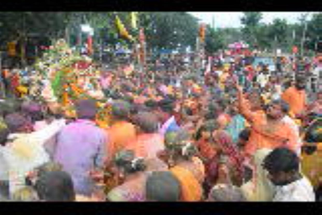 Ganesh devotees gathered for decoration and sindoorabhishek