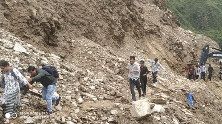 Boulders falling in Quarab and the system is testing the passengers