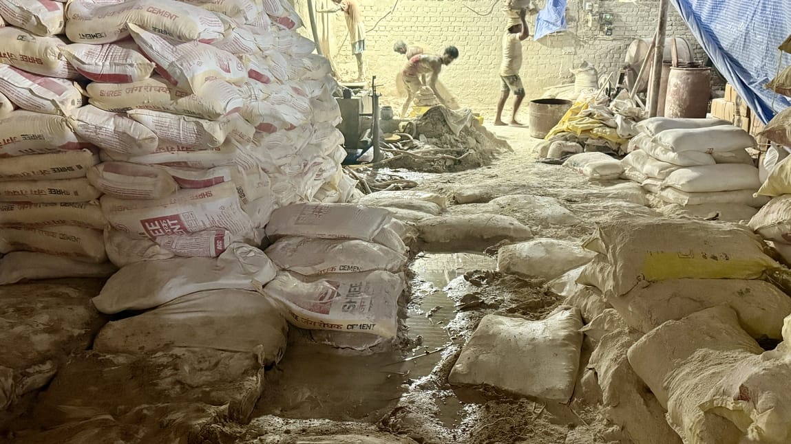 Pottery traders are worried due to continuous rain, business worth lakhs of rupees is stalled