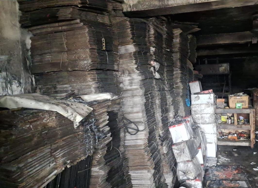 Fire broke out in shop and warehouse due to short circuit