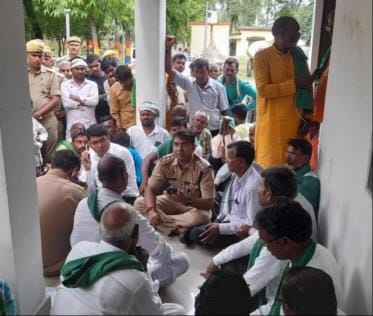 Farmers locked the block office and protested