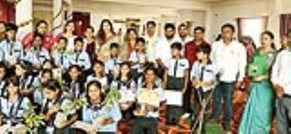 Lucknow News: पौधे वितरित कर दिलाई गौरैया संरक्षण की शपथ Swearing by distributing plants, took oath to protect sparrows