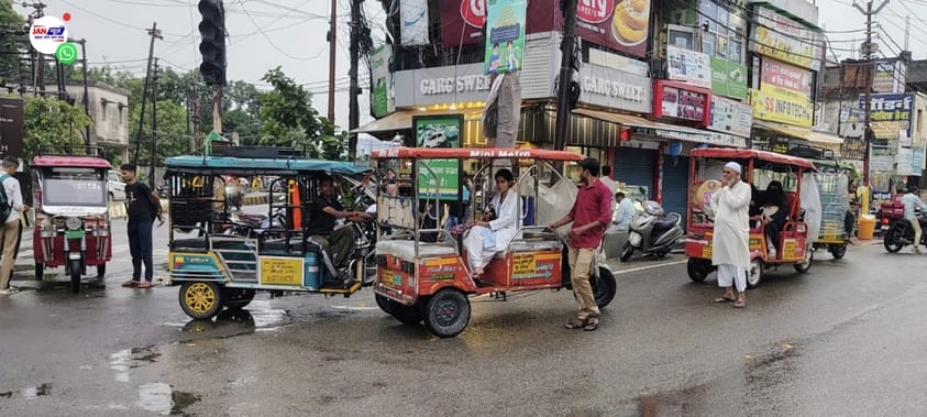 E-rickshaws are running in the city without any route