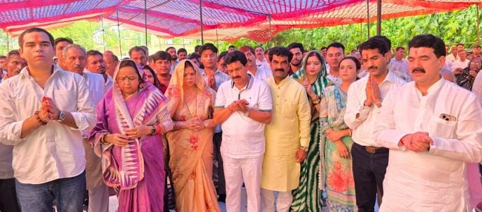 Leaders and supporters gathered to pay tribute to former minister Ramveer