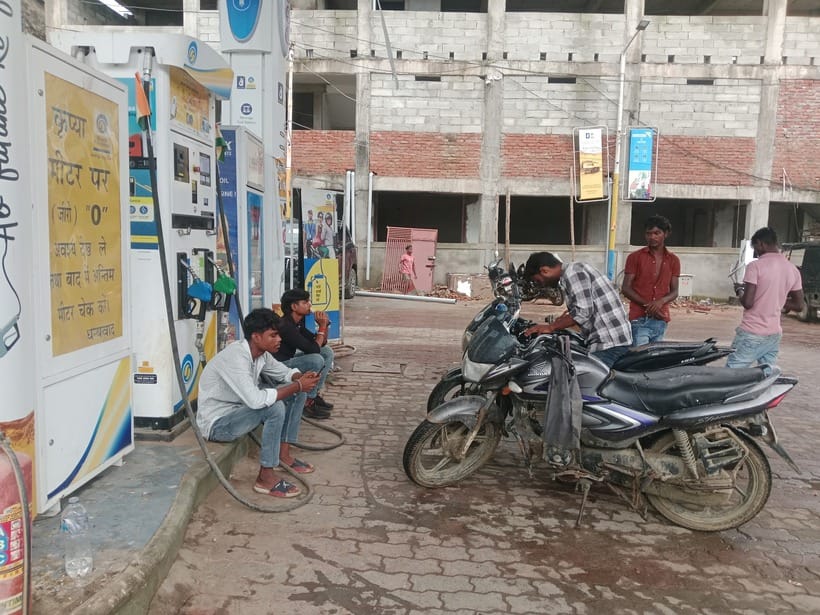 No helmet no fuel rule failed, neither the officers were alert nor the pump workers