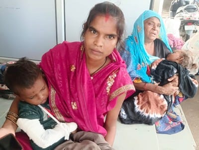 Woman dies in accident in Amroha, 10 injured including husband and son-daughter