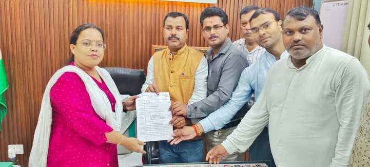Demand to provide cashless medical facility to teachers and instructors