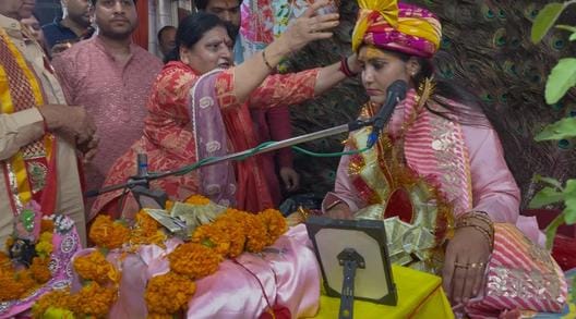 श्रीमद्भागवत सप्ताह षष्ठम दिवस रही जारी, उमड़ी भीड़। संवाद
