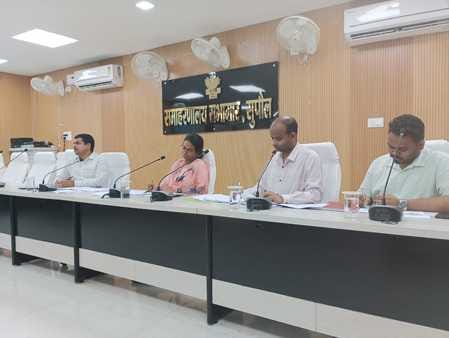 Bihar News DM suspended salary of 985 teachers of government schools Supaul Bihar