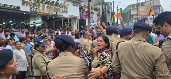 BJP members welcomed with chocolates