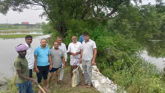 Drain-8 overflowed, water entered the fields