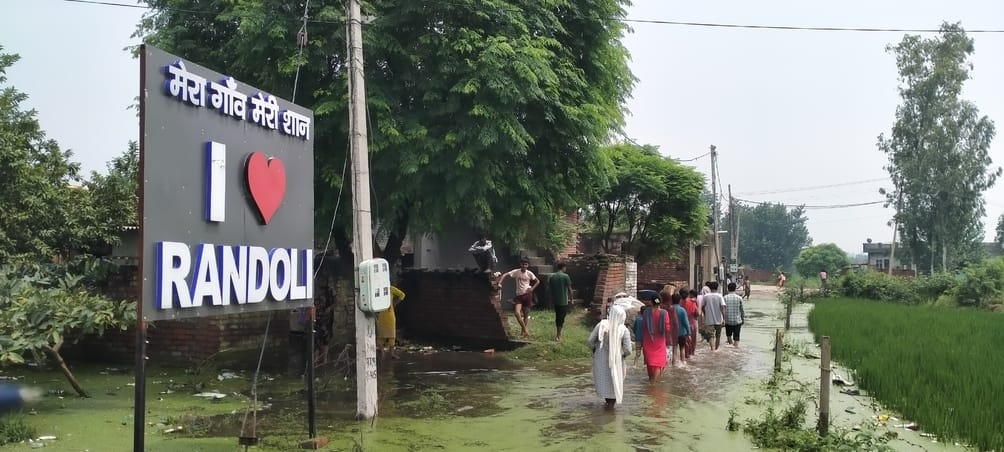Trouble due to rain, water entered the houses of Randauli