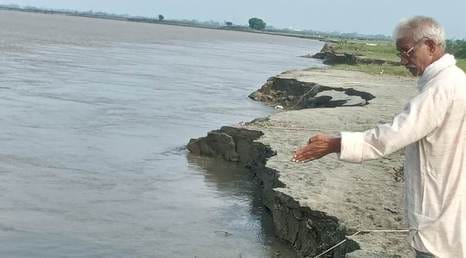 Ghagra reached above the red mark on Dighiya drain