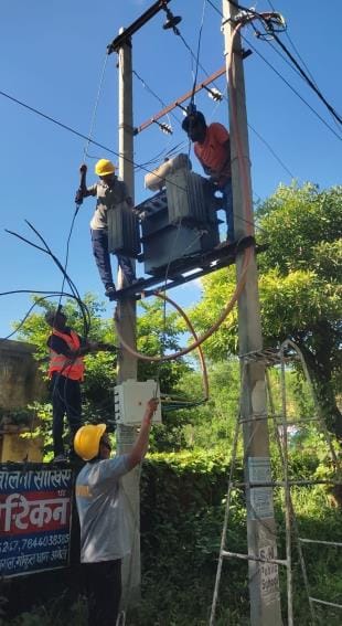 Humidity and power cuts increased people's troubles